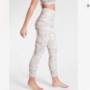 NWT Athleta Elation Camo 7/8 Tight size XS